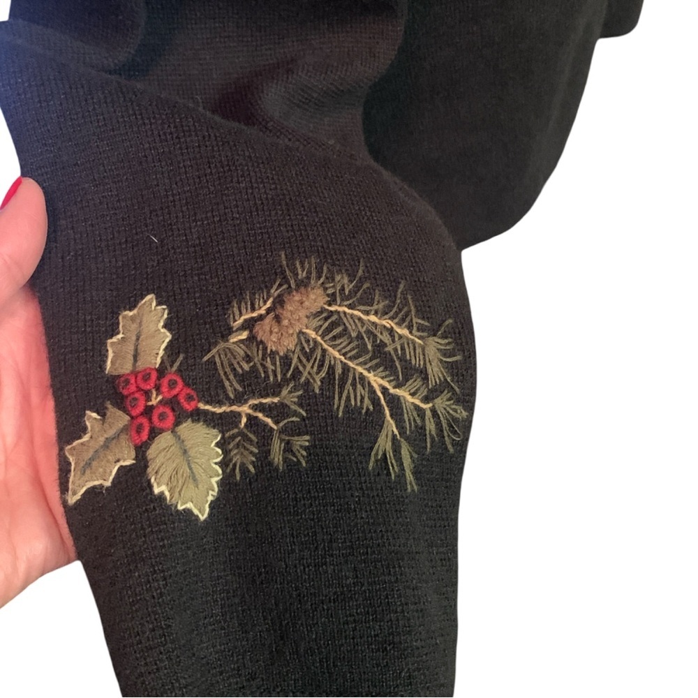 Vintage Woolrich Sweater Womens XL Black Holly And Pine Holiday Embroidered - Picture 3 of 7
